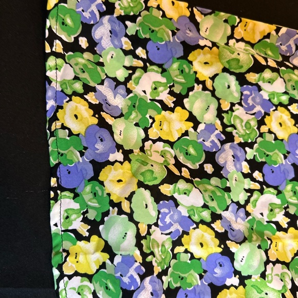 Floral Print Blouses (2) - Picture 4 of 11